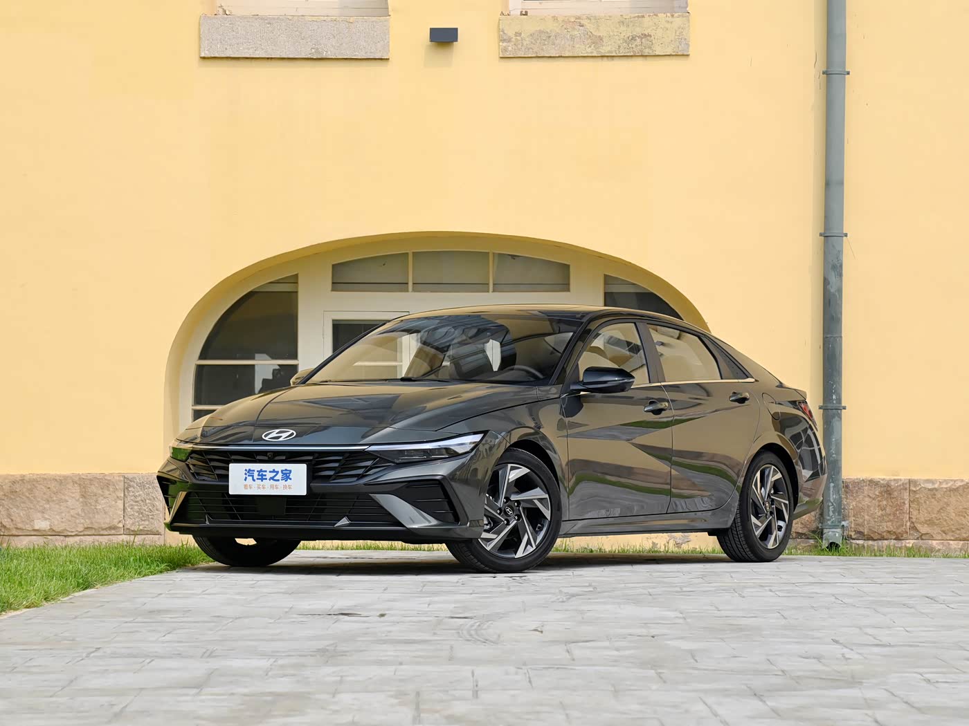 Hyundai Elantra 23' 1.5L CVT TOP
